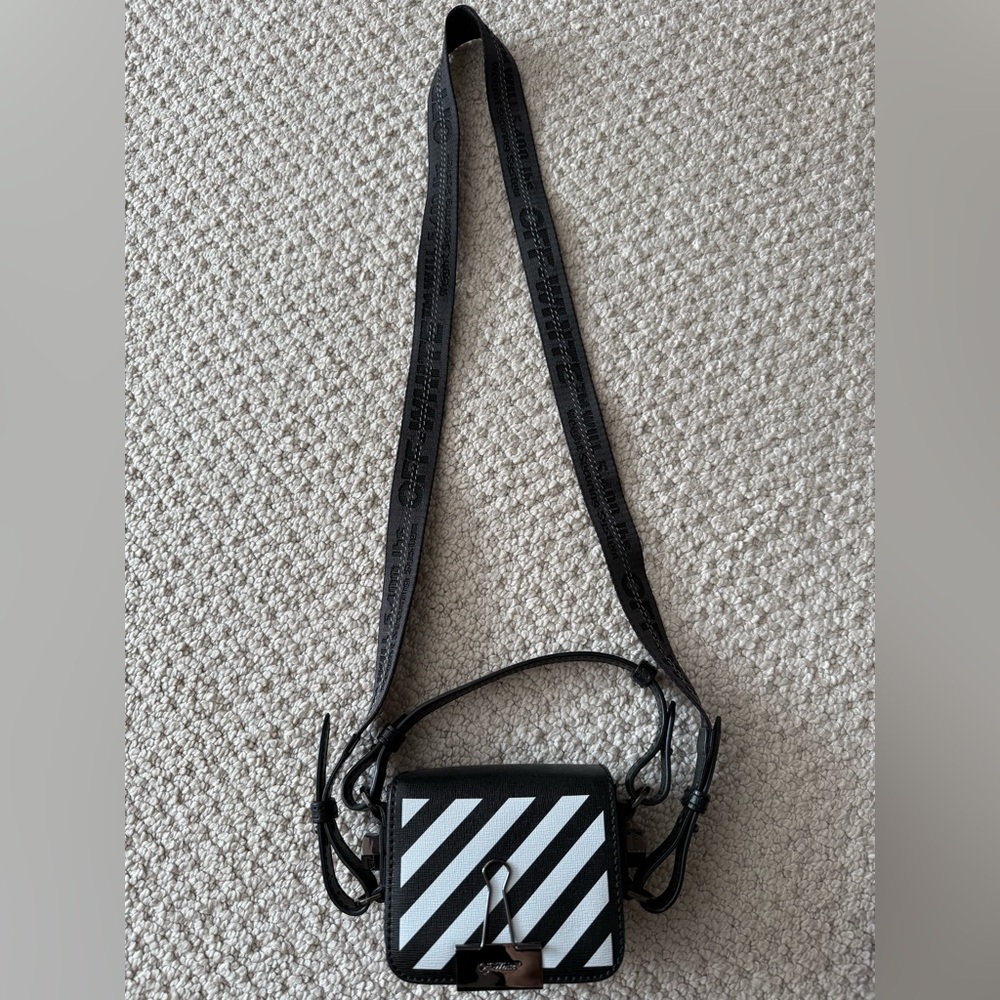 Off-white binder clip crossbody bag. Very good condition.